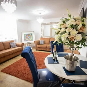  Apartment Ridley House